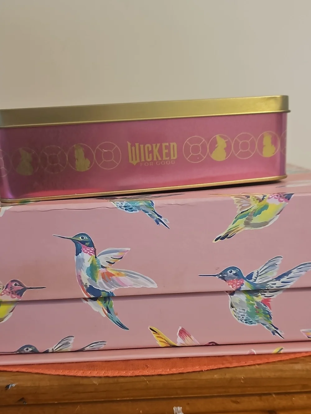 WICKED DUNKIN DONUTS MUNCHKINS TIN